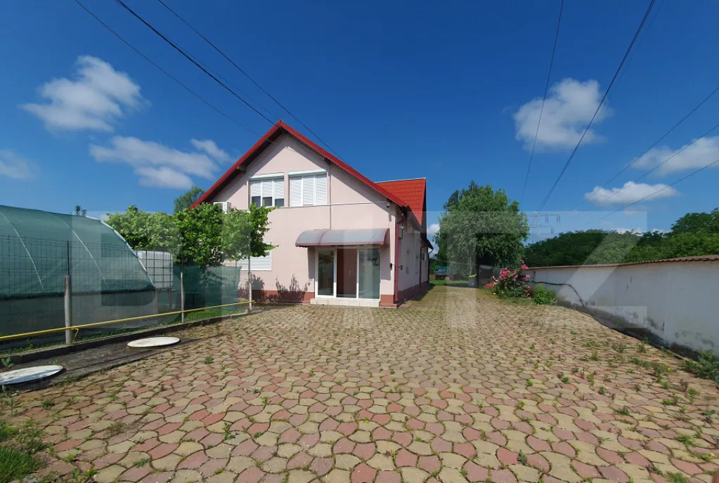 Vila cu 5 camere 280 mp livada pe rod zona Valea Voievo
