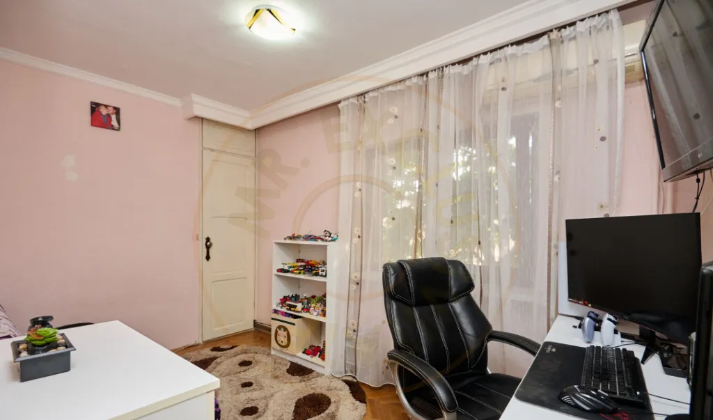 Apartament 3 camere decomandat loc de parcare pitesti