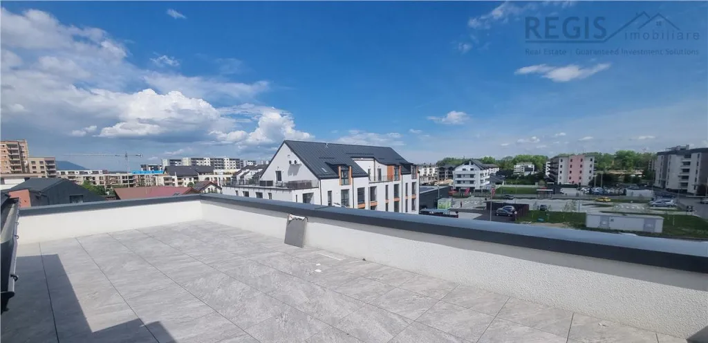 Penthouse de 2 5 camere zona Tractorul