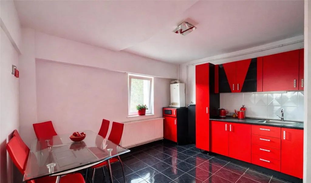 Film Apartament 3 camere decomandat spatios luminos 2 bai
