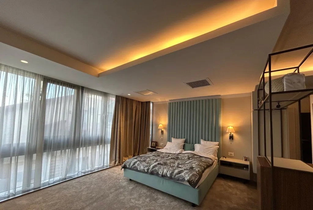 Apartament de 4 camere mobilat Iancu Nicolae parcare piscina