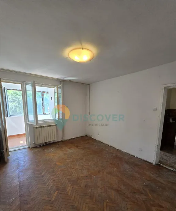 Podul Ros etaj 1 doua camere Decomandate 2 balcoane 53