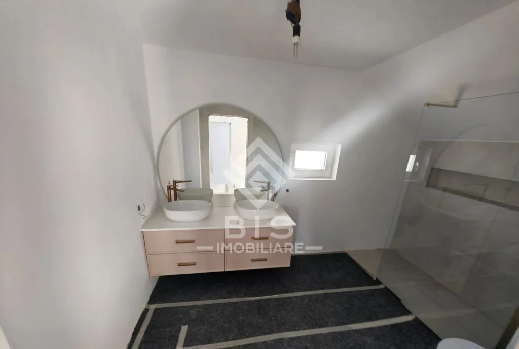 Casa P M / Teren 603 mp Teraplast Arena
