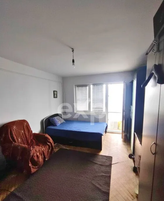 Apartament 3 camere transformat in 2 Etaj intermediar