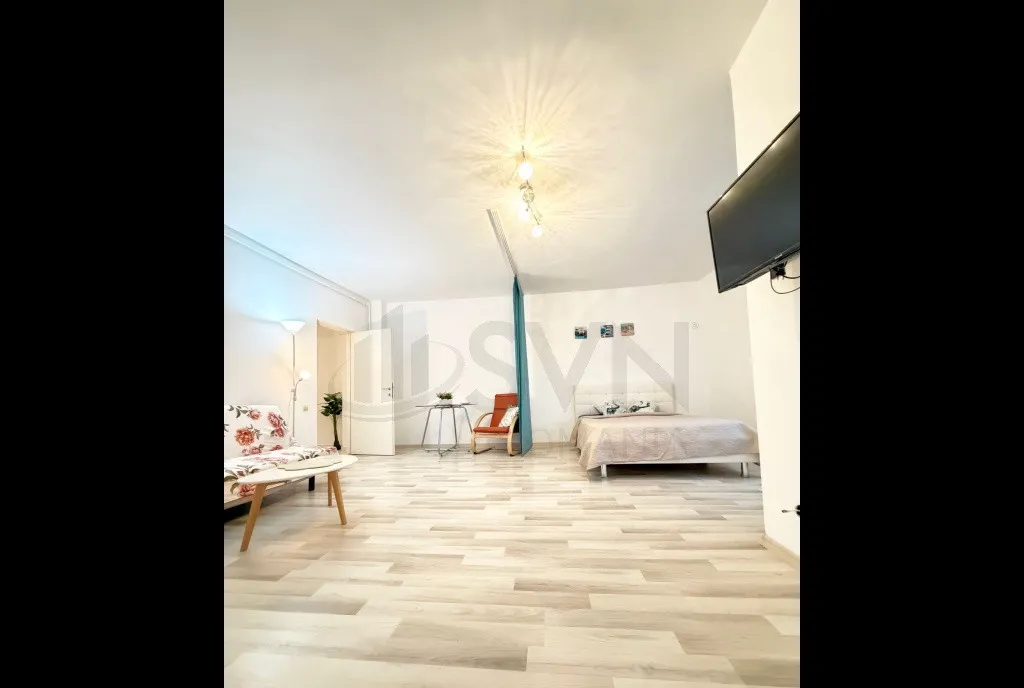 Studio Mall Vitan bloc 2001 53 mp