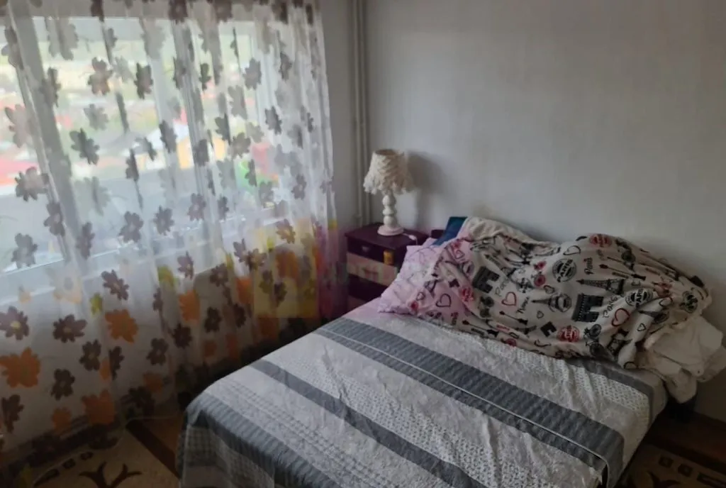 Apartament cu 3 camere de vanzare in Campina Zona Cuza