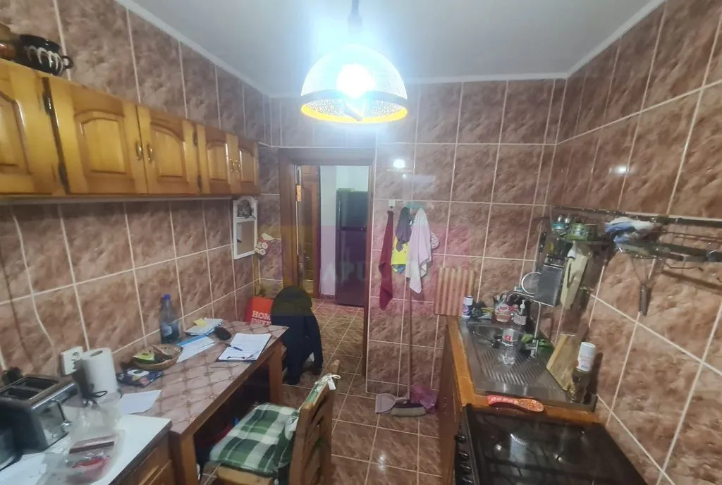 Apartament cu 3 camere de vanzare in Campina Zona Cuza