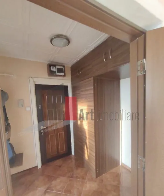 Vanzare apartament 3 camere cu centrala Bd Obregia F