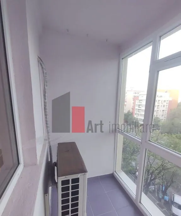 Vanzare apartament 3 camere cu centrala Bd Obregia F