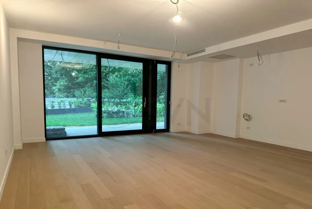 Apartament Aviatorilor l Terasa si gradina 240 mp