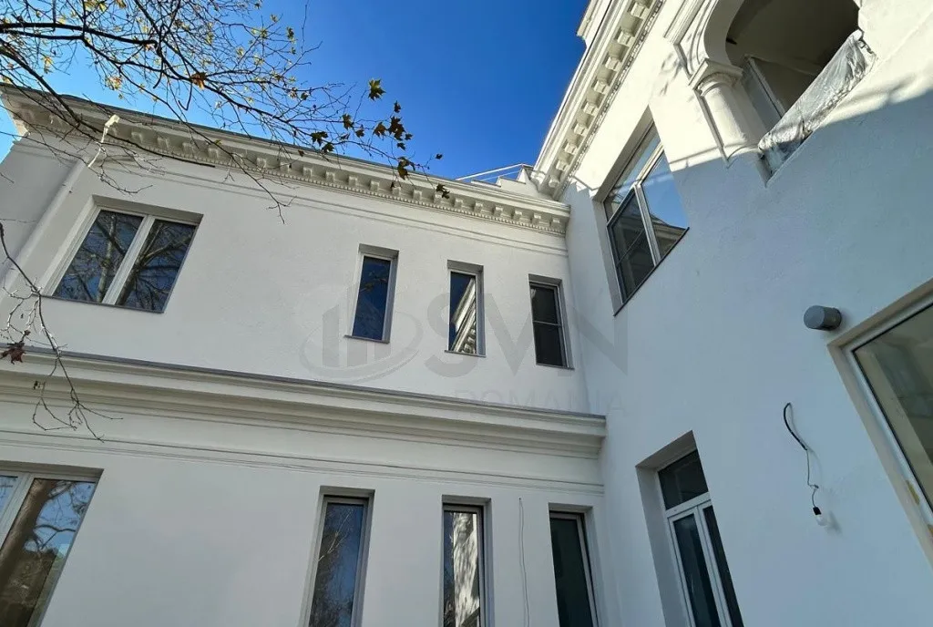 Vila impresionanta l pretabil ambasada l renovata l curte