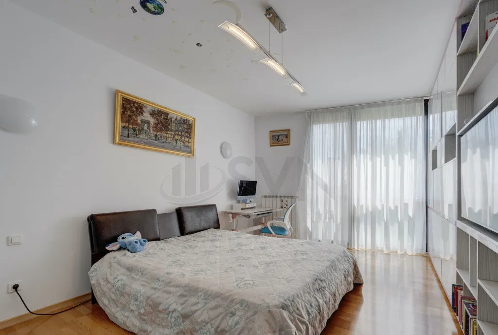 Apartament spatios Sisesti cu vedere la Lac