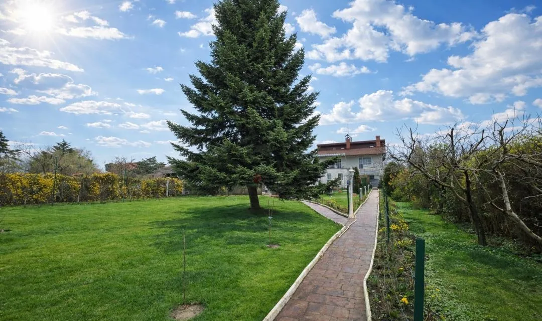 Refugiu exclusivist pe malul lacului Snagov - proprietate rara