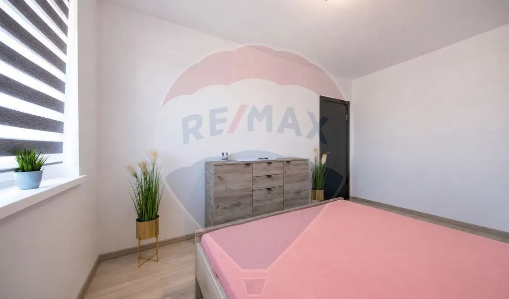 Apartament cu 2 camere de vanzare cu loc de parcare Sub