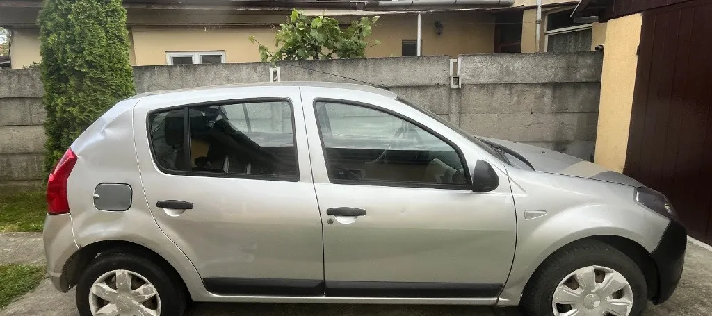 Dacia Sandero 1 4 benzina an fabricatie 2009 6 500 lei