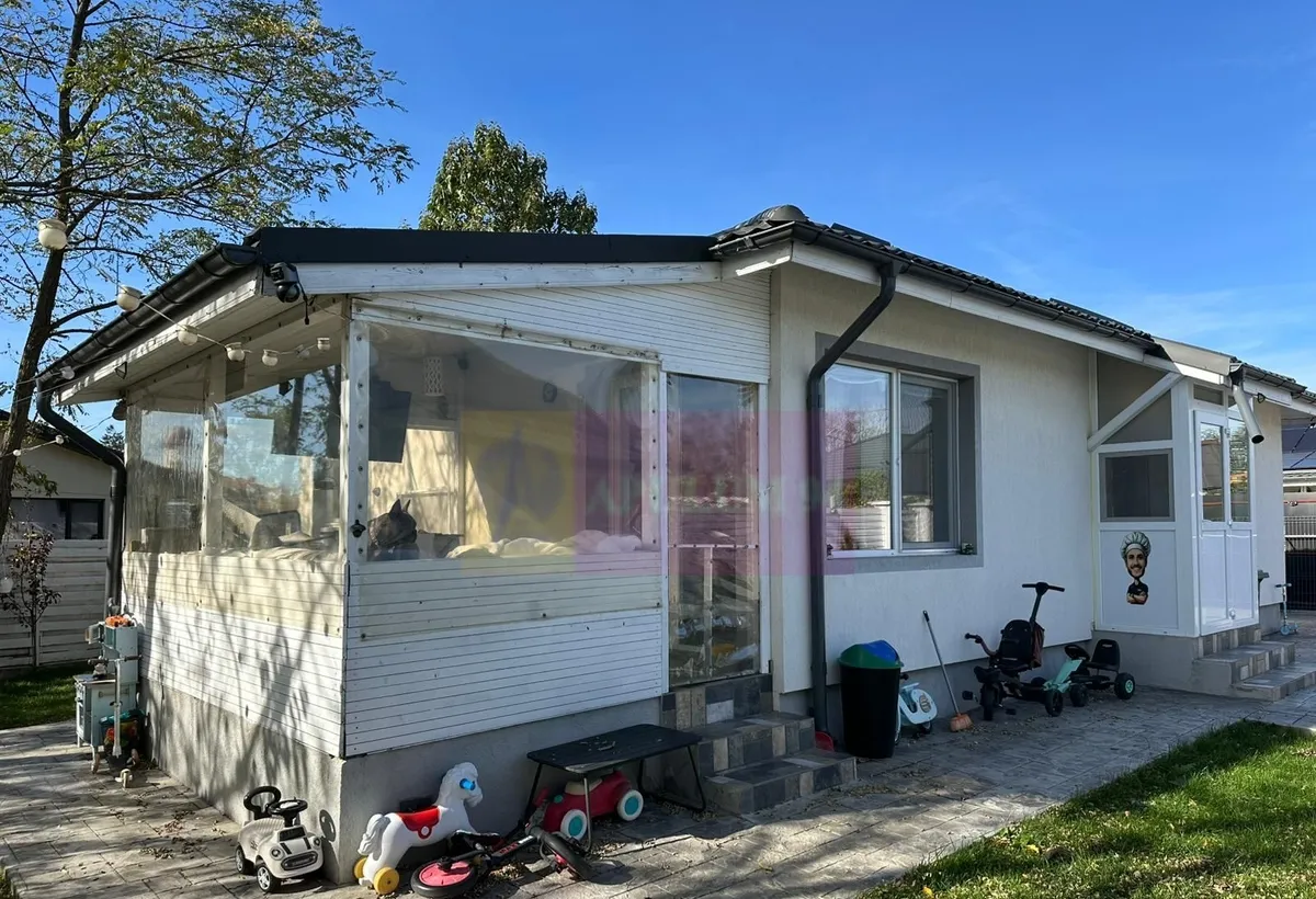 Casa 3 camere dependinte curte 380 Sabareni