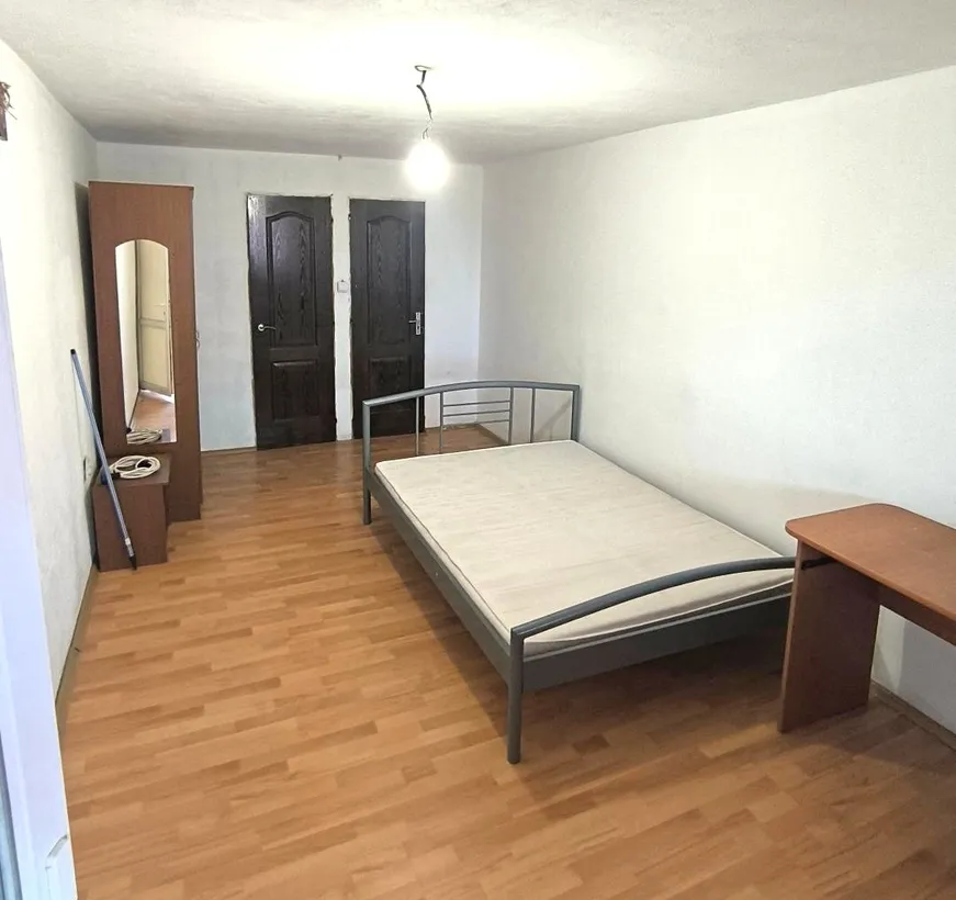 Giurgiului cfr Progresul 30 min de Piata Unirii cu stb modesta in vila