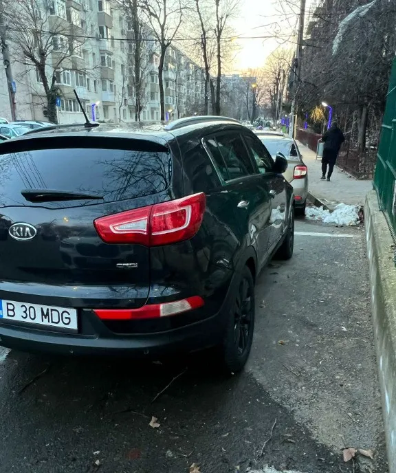 Se vinde KIA Sportage 3 2013 4X4 184 CP - Euro 5 - Trapa - Parkeaza singura 8 000 eur