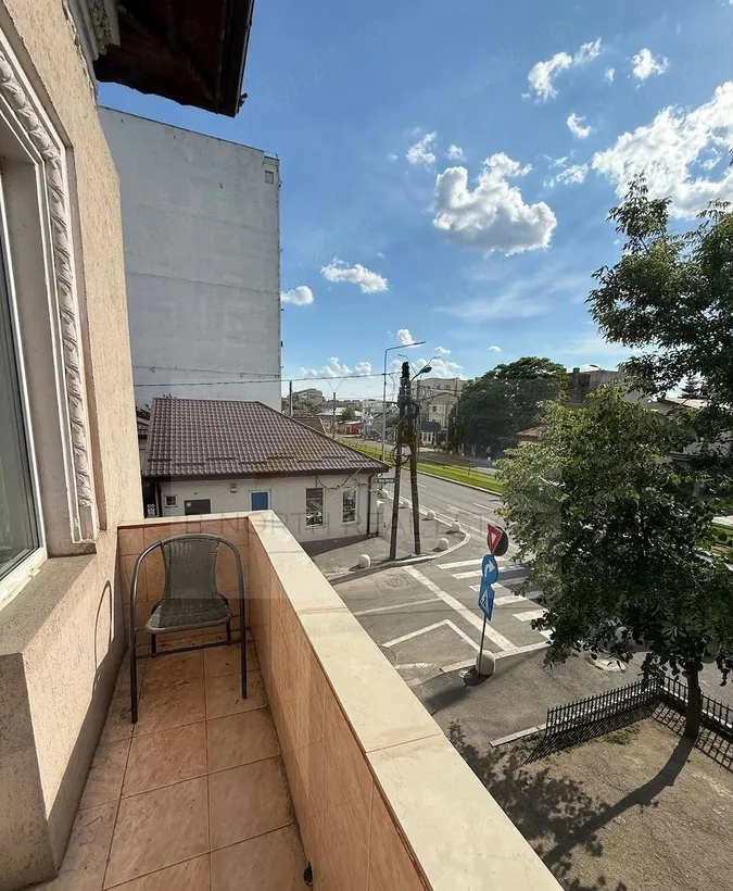 Metrou Eroii Revolutiei apartament 3 camere de inchiriat vila interbelica
