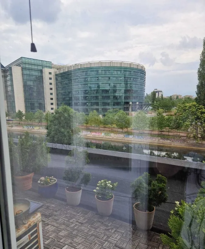 Splaiul Unirii apartament 3 camere de inchiriat vedere catre Dambovita