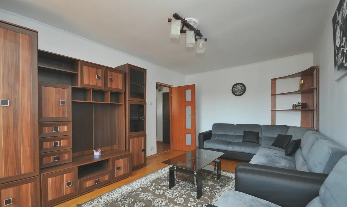 Drumul Taberei 1 minut metrou Favorit apartament 3 camere 2 bai decomandat