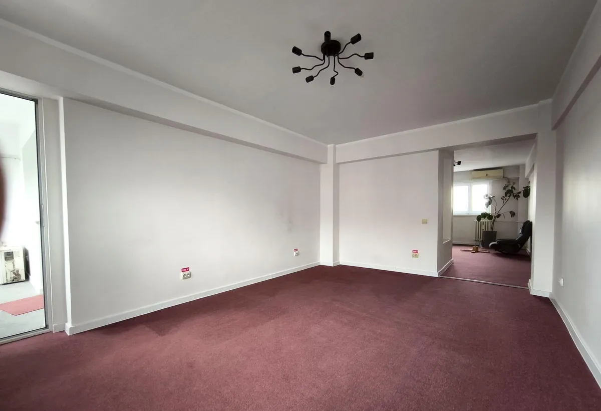 Mihai Bravu Obor apartament 4 camere nemobilat ideal activitate birou