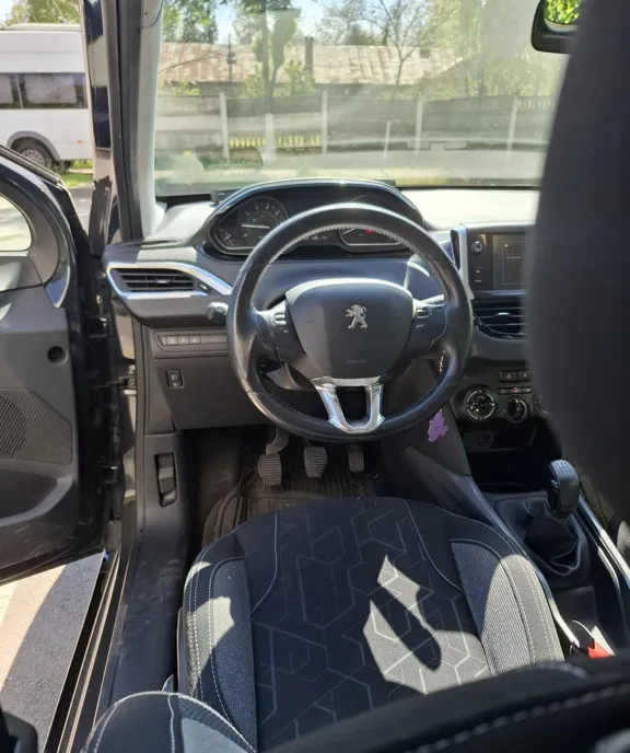 Peugeot 2008 2017 carplay 7 000 eur