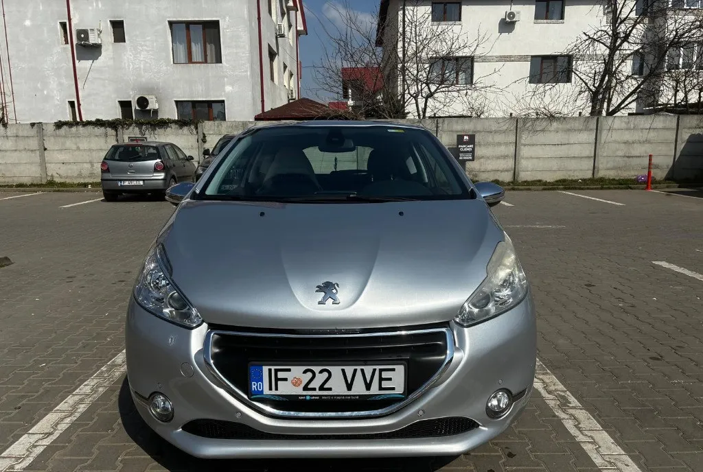 Peugeot 208 1 6 156 cp cutie manuala 6 trepte 5 700 eur