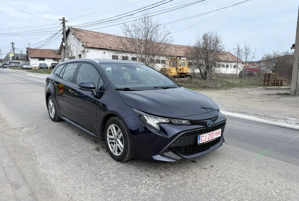 Toyota Corolla hybird 15 908 eur