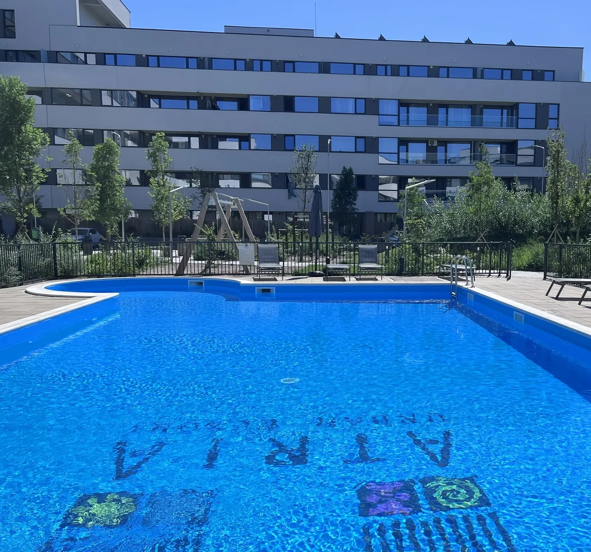 Patru camere foarte luminos zona Lacul Straulesti Mall Colosseum