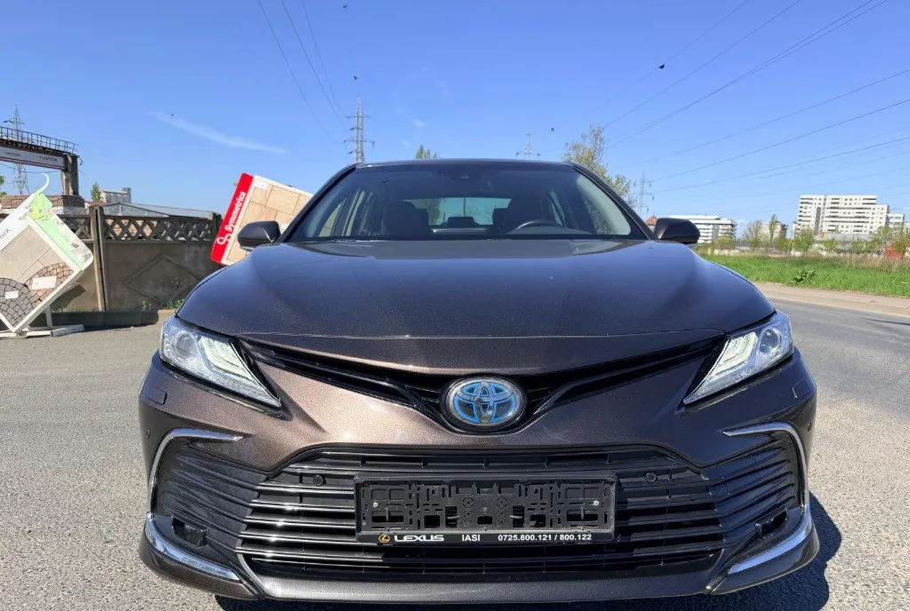 Toyota Camry Hybrid 21 900 eur