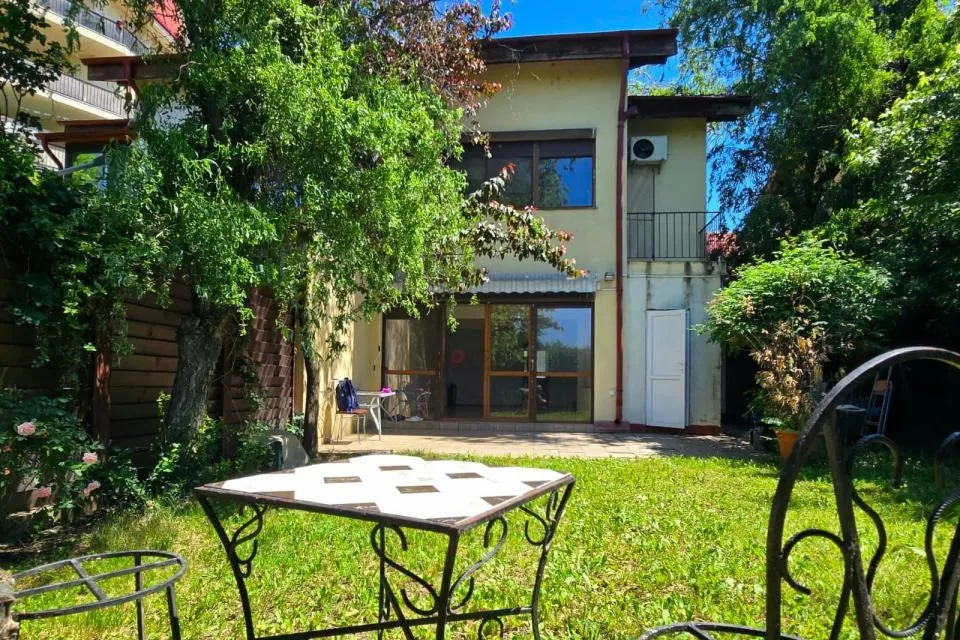 Pipera vila 4 dormitoare terasa gradina 2 locuri parcare