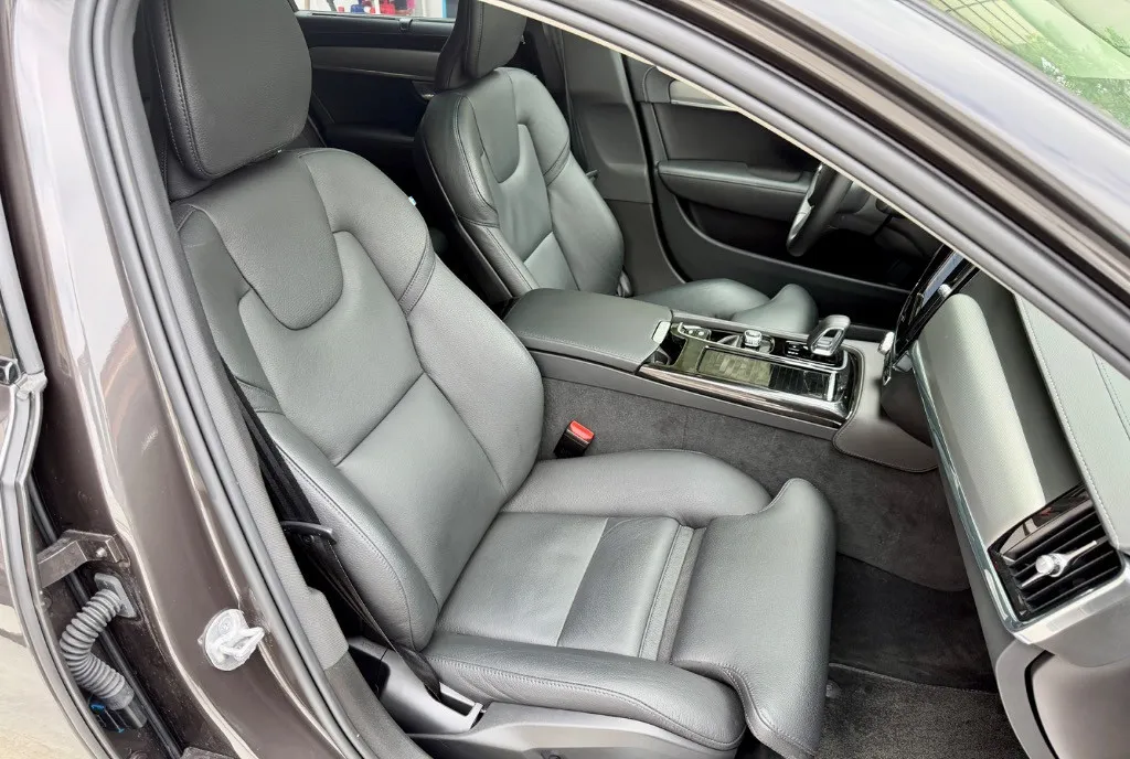 Volvo S90 Plug in hybrid garantie 4 ani icirc nmatriculat tva deductibil 41 300 eur