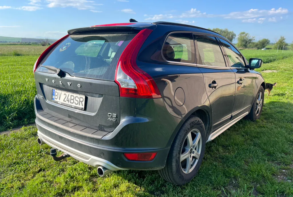 Volvo XC 60 2 4 D5 AWD R-Design 2010 49 500 lei