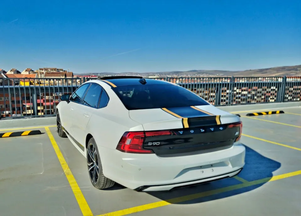 VOLVO S90 T8 Ultimate Dark Plug-in Hybrid 50 000 eur