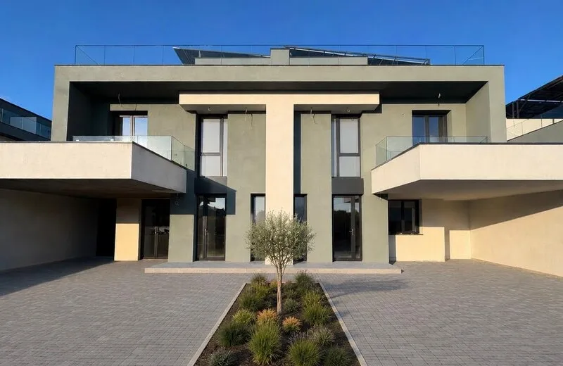 Otopeni la cheie vila lux langa statie de metrou