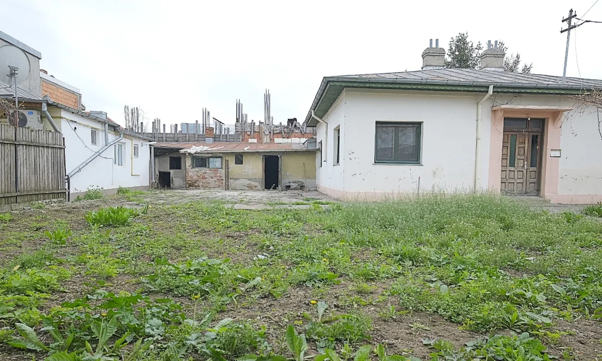 Rahova str Muntii Carpati 580 mp teren cu pozitie de colt