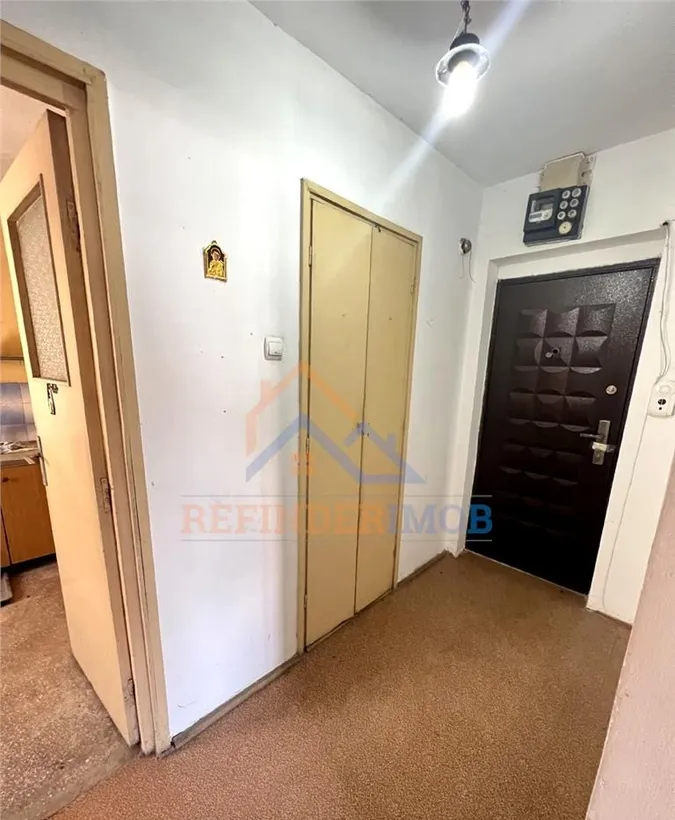 Drumul Taberei Apartament 3 camere bloc 1980 Metrou Valea Ialomitei
