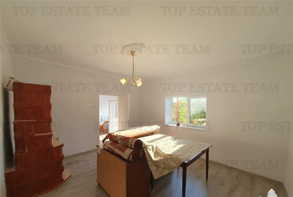 Colt de rai la tara doua case renovate cu baie livada si vi