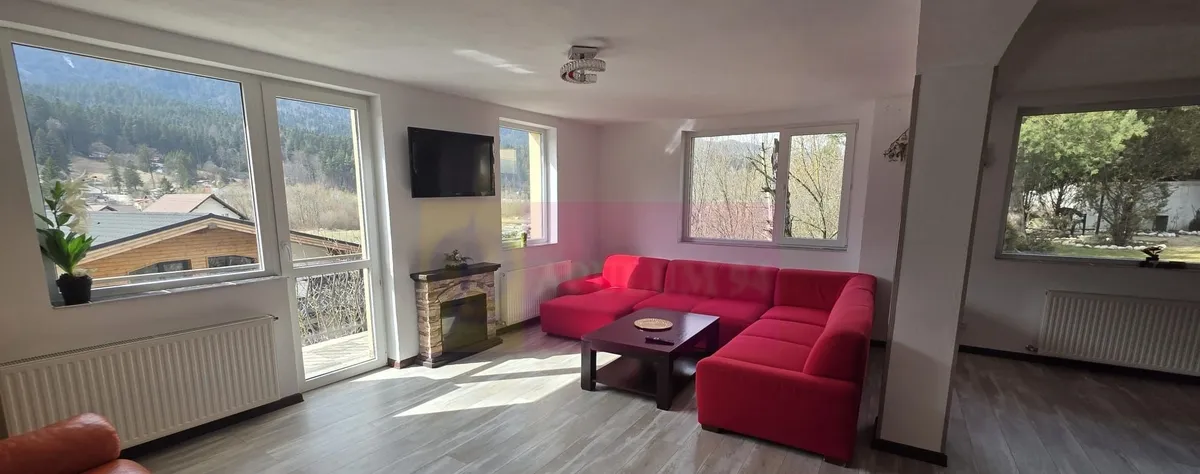Vila de vanzare cu 8 camere si garaj in Busteni