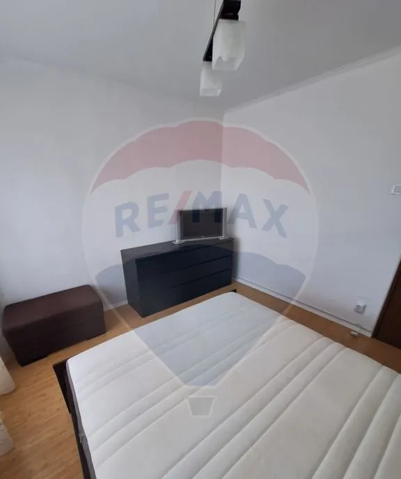 De inchiriat Apartament 3 camere zona Lacul Tei