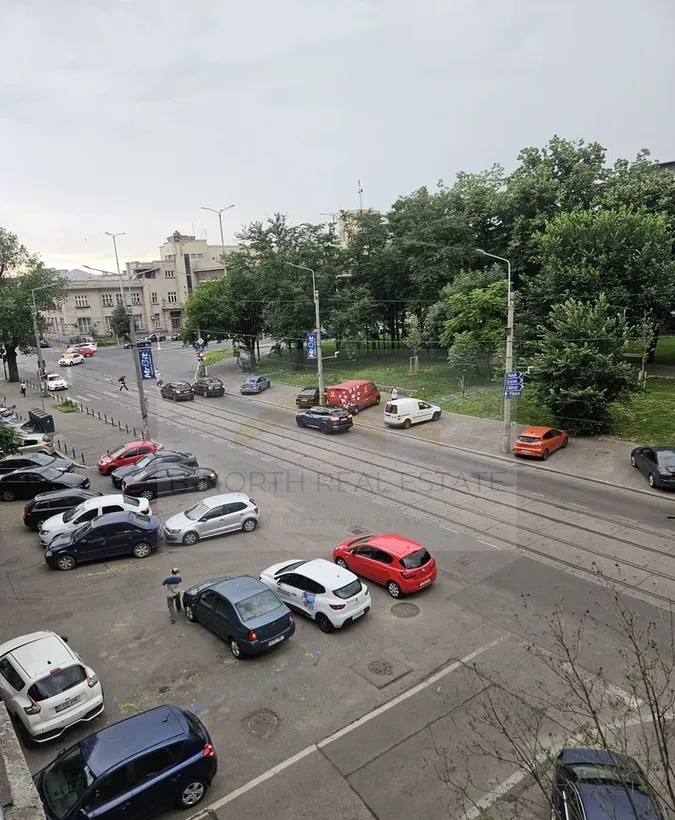 Doua camere de inchiriat vedere spre parc langa gara etaj 2