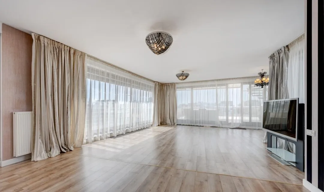Piata Romana Aurel Vlaicu penthouse 181 35 mp