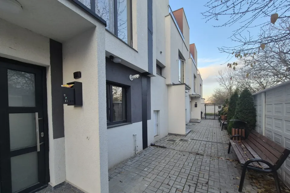 Chitila Casa de vanzare in Chitila confort lumina si spatiu