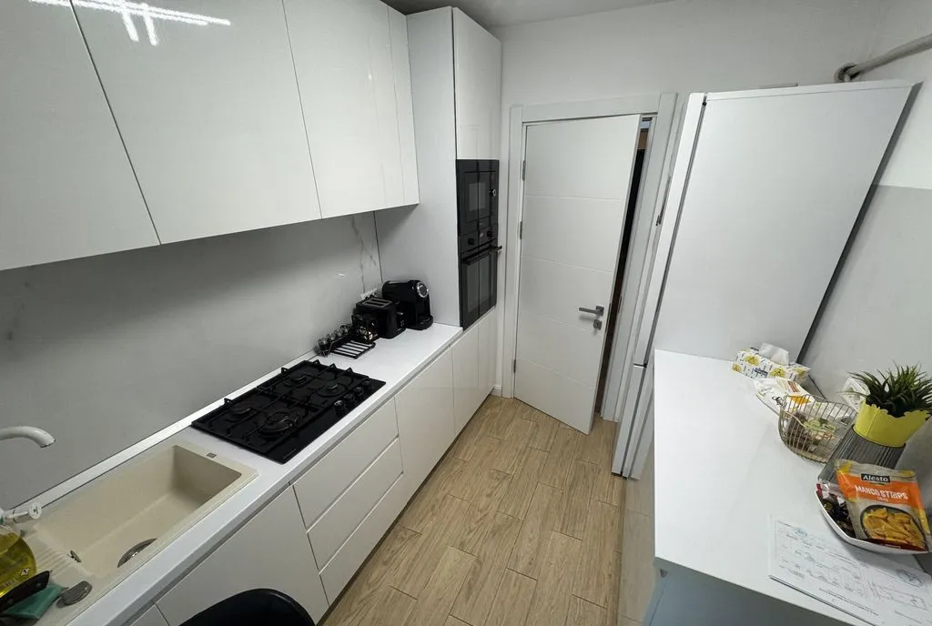 Apartament 3 camere zona Faleza Nord Renovat Total cu Cen