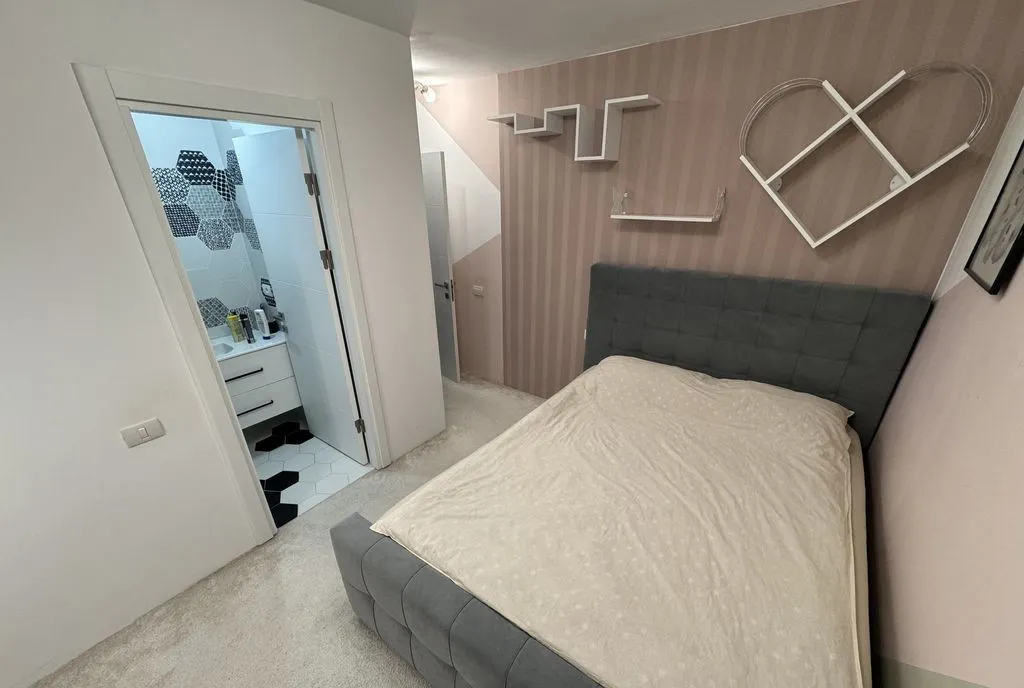 Apartament 3 camere zona Faleza Nord Renovat Total cu Cen
