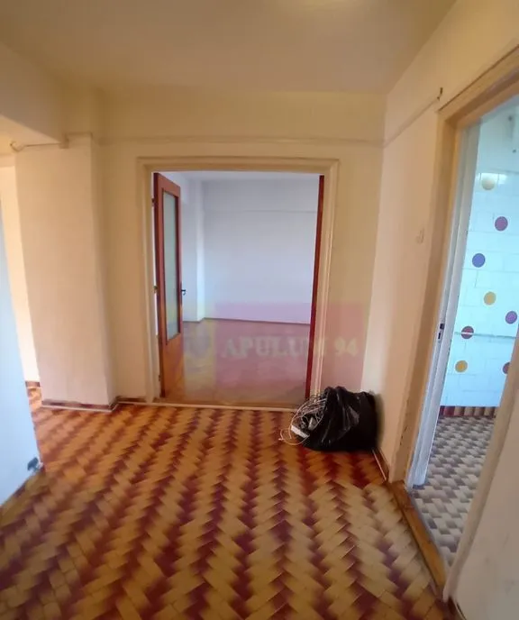 Vanzare apartament de 4 camere la Casa Poporului stradal