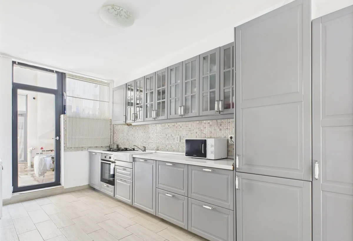 Pajura Damaroia Ap de lux 3 camere bloc boutique terasa generoasa 63mp