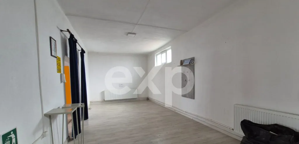 Spatiu Comercial 210 mp Teren 2 000 mp Centru Bajesti
