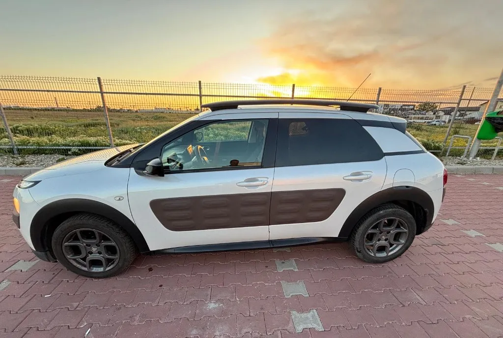 Citroen C4 Cactus Shine 1 6 HDI automat 5 700 eur